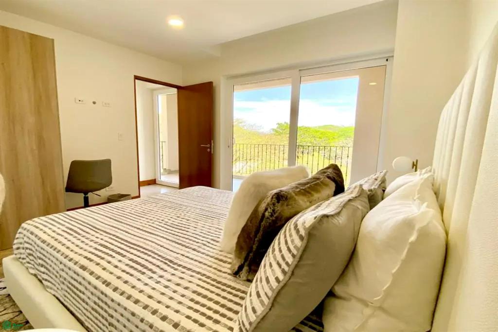 Peninsula 12