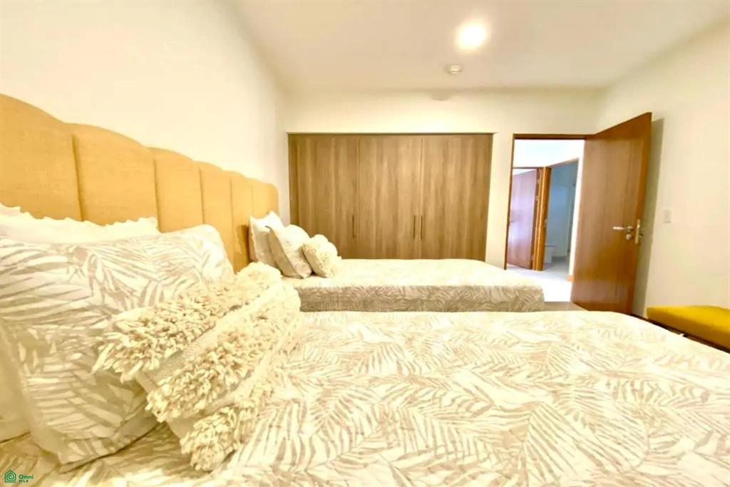 Peninsula 12