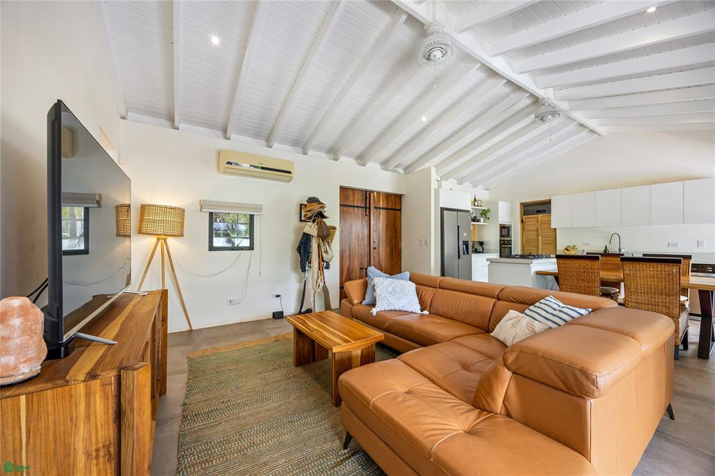 Les Voiles Blanches + Casa Estrella & Lot