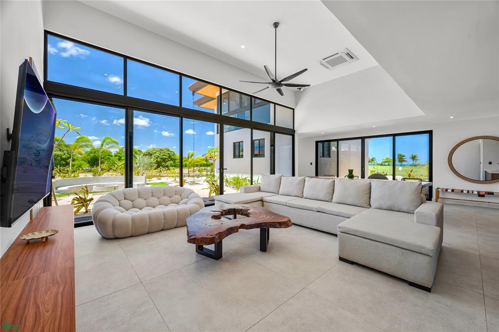 Casa Guayacan, Coralis #5