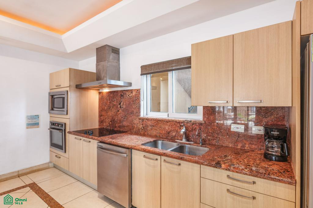 Boca Raca 9, Turnkey Condo Just Steps from Tamarindo Beach