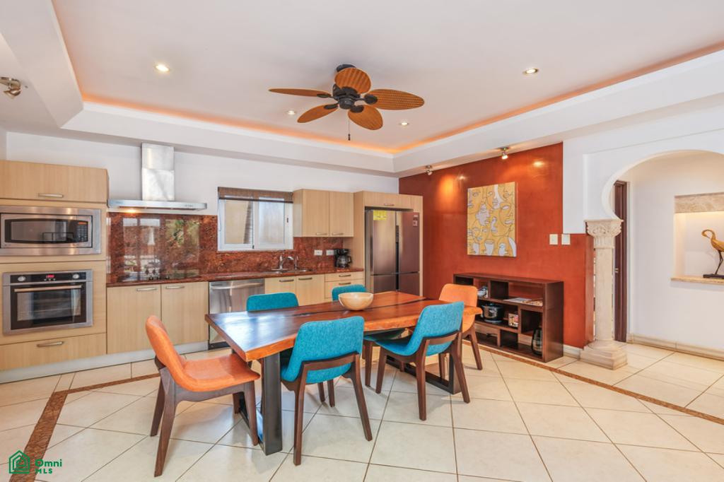 Boca Raca 9, Turnkey Condo Just Steps from Tamarindo Beach