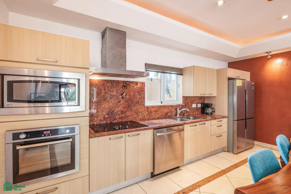 Boca Raca 9, Turnkey Condo Just Steps from Tamarindo Beach