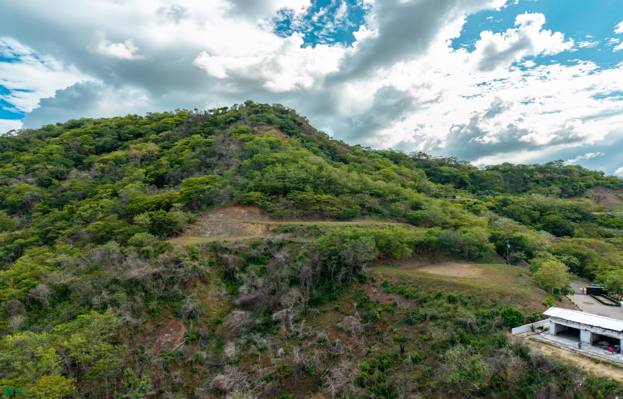 Almendros Hills 27