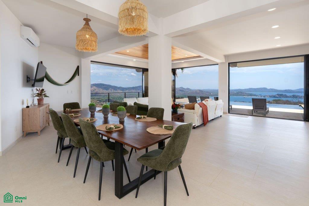 Casa Vista Escondida