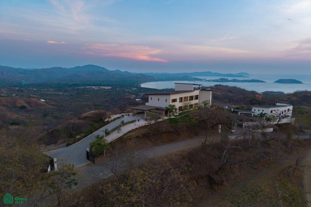 Casa Vista Escondida