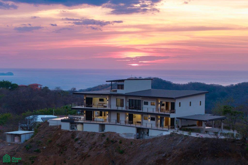 Casa Vista Escondida