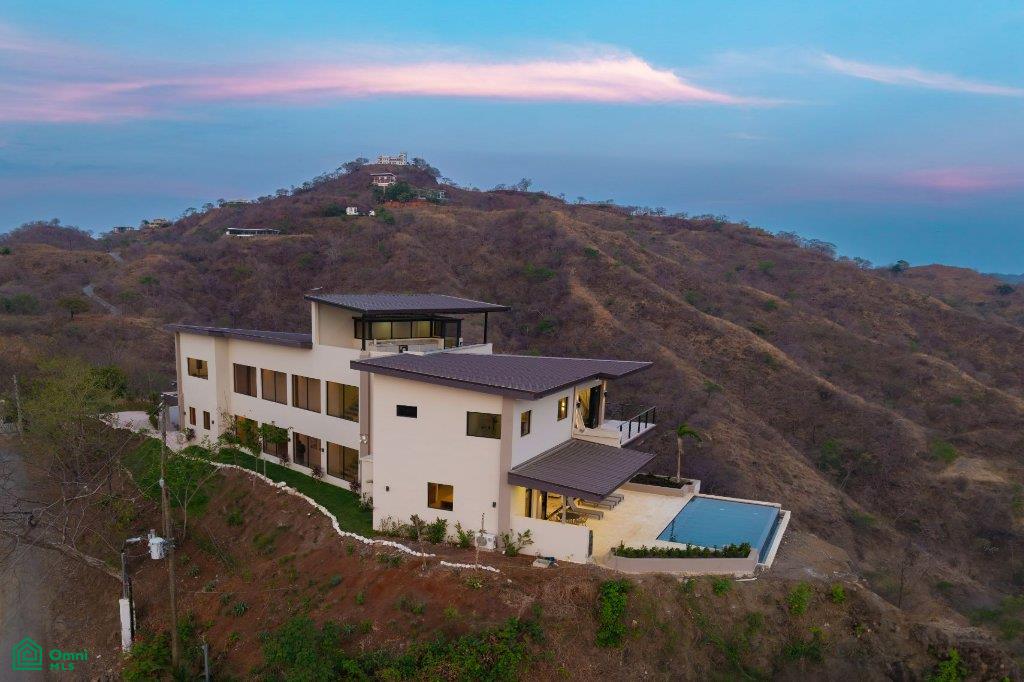 Casa Vista Escondida
