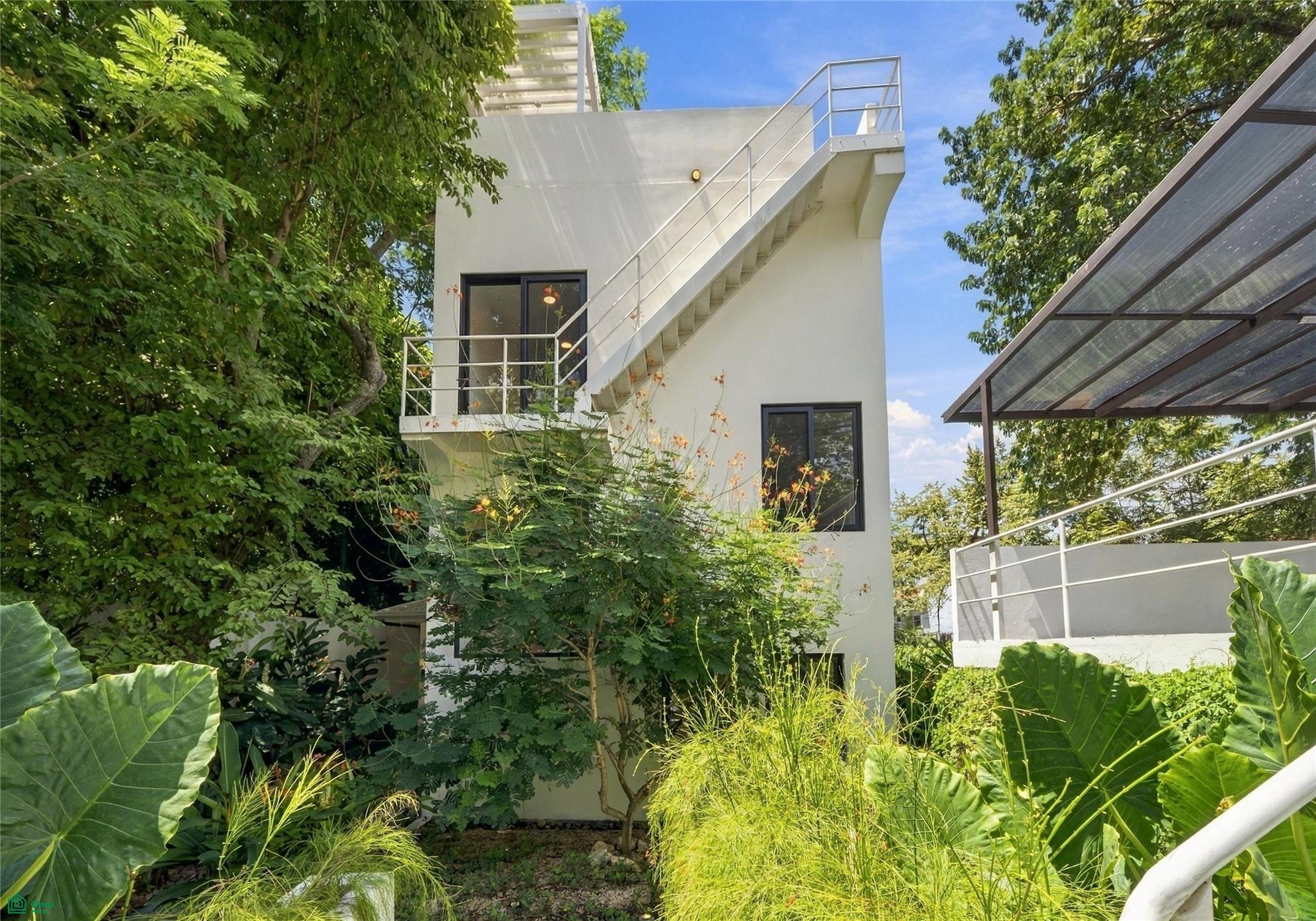 Villa Garden Oasis