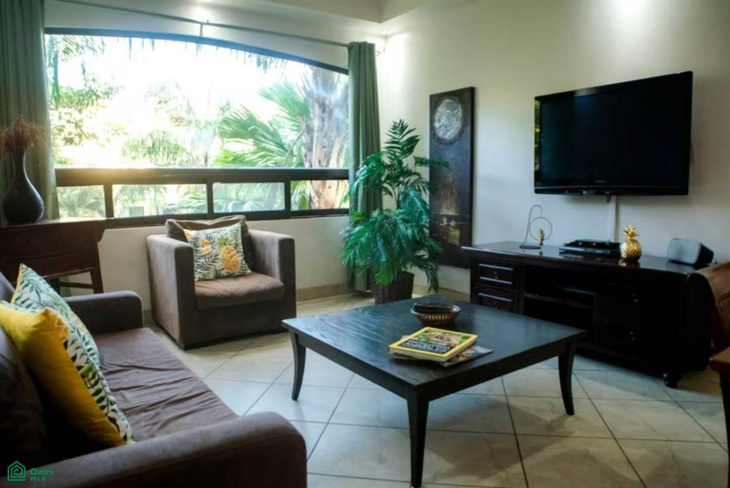 The Oaks 65: Comfortable 2BR Condo Near Tamarindo & Playa Grande