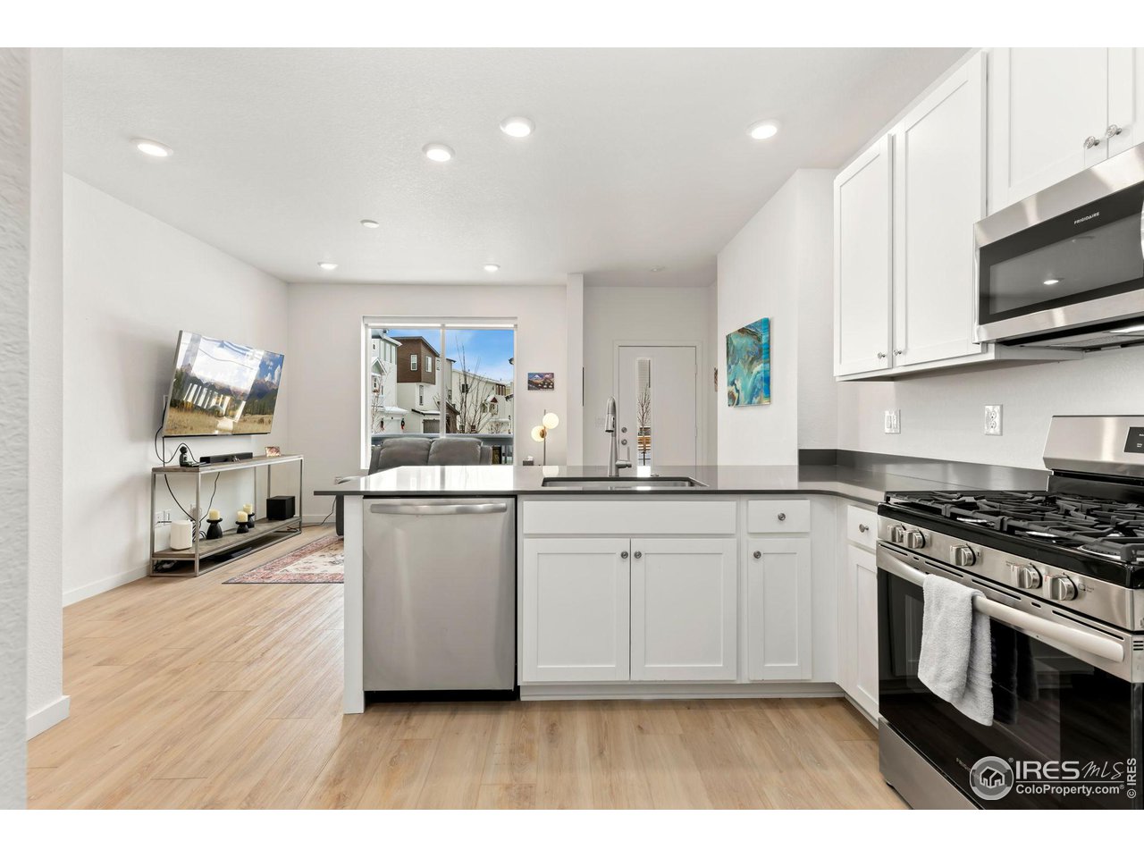 1524 Sun Way