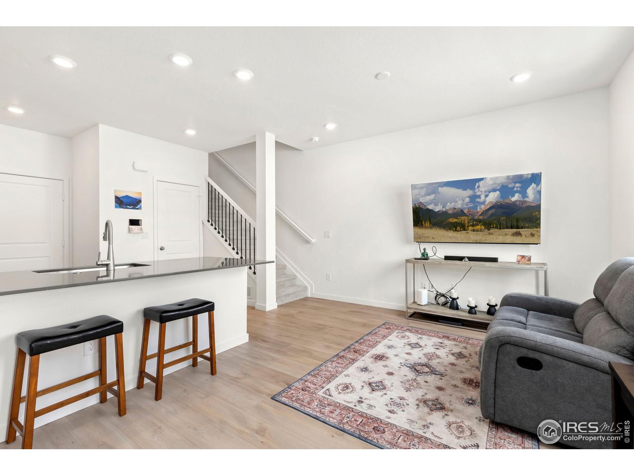 1524 Sun Way