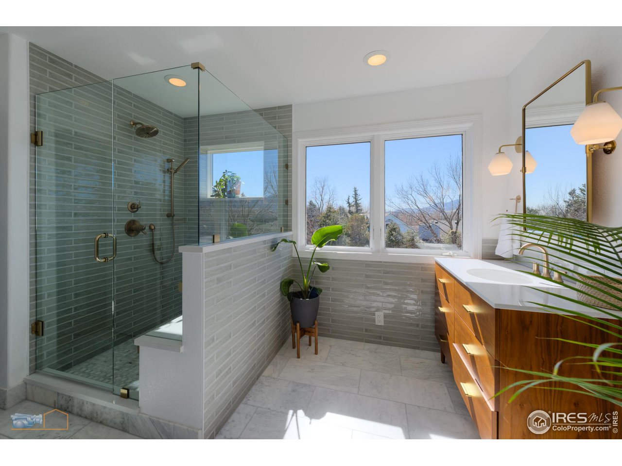 3888 Saint Vincent Pl