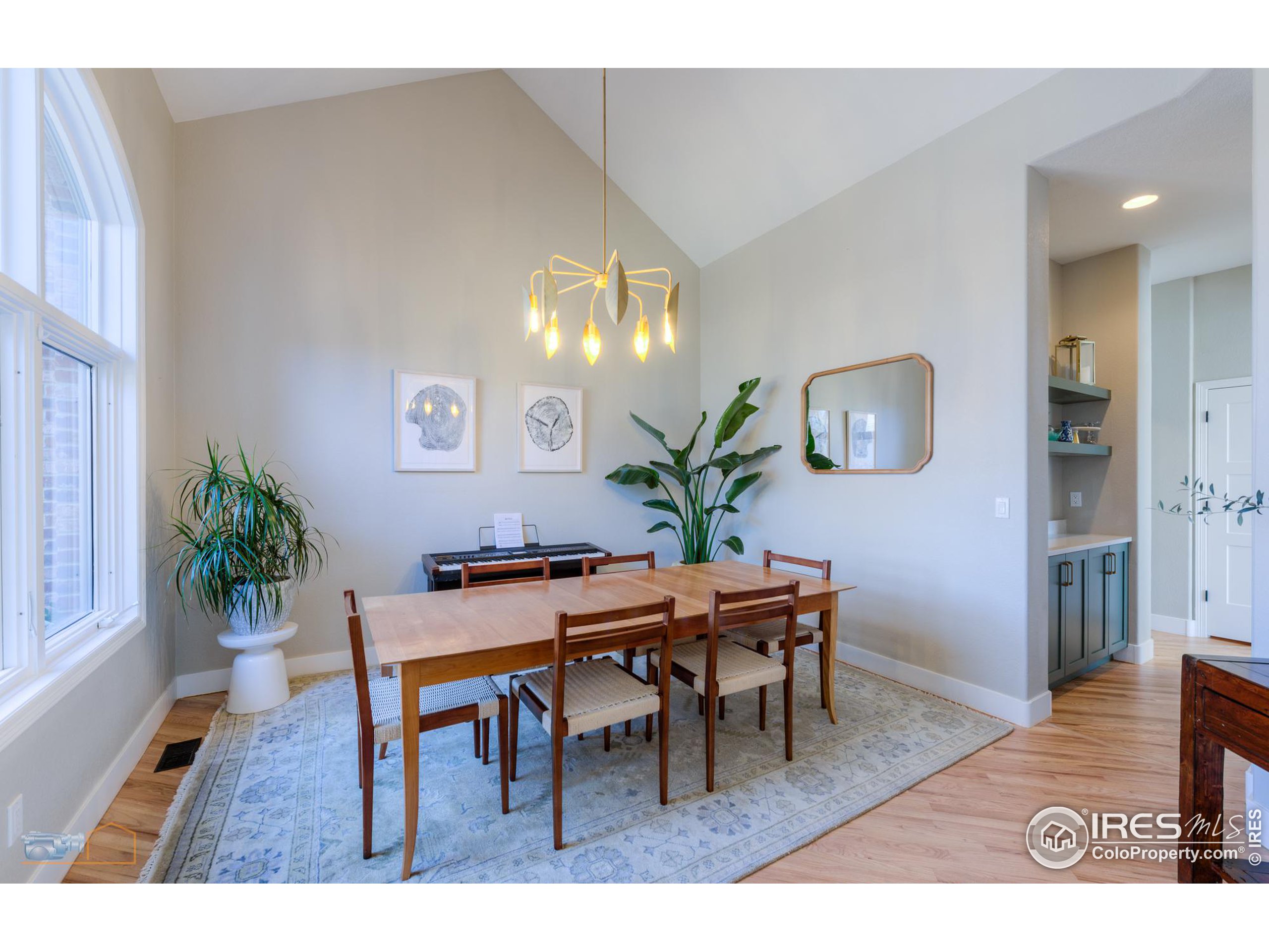 3888 Saint Vincent Pl