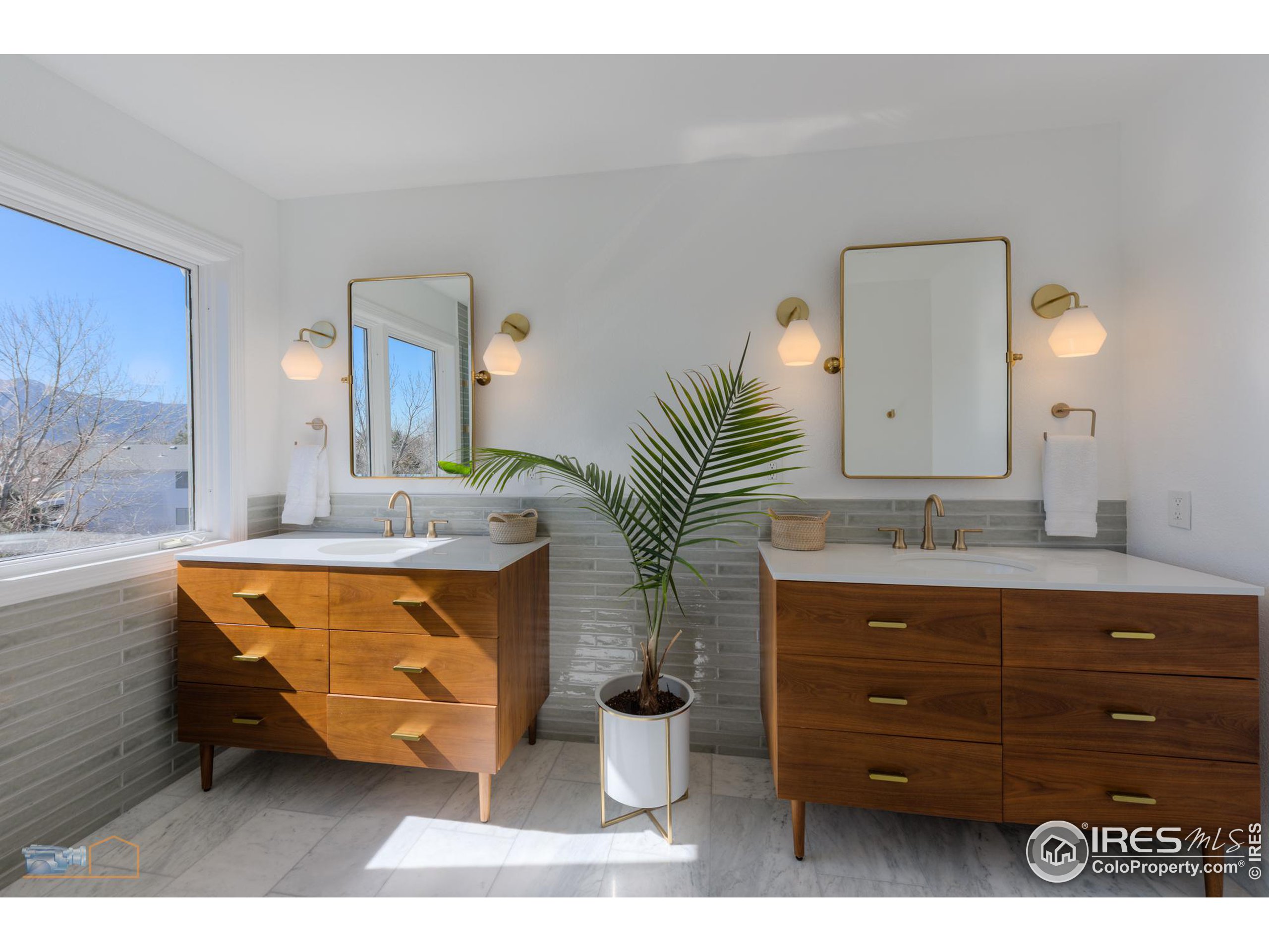 3888 Saint Vincent Pl