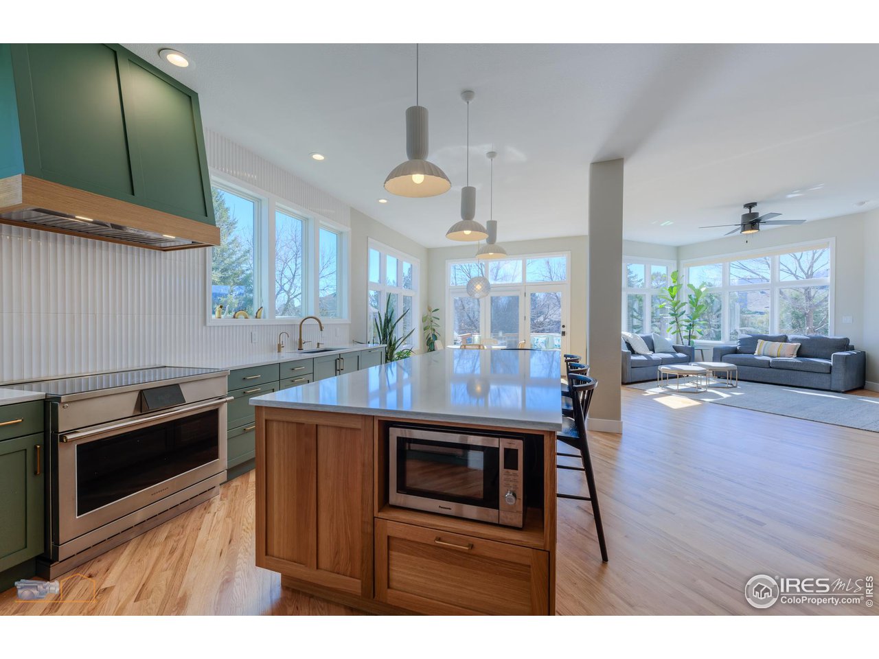 3888 Saint Vincent Pl