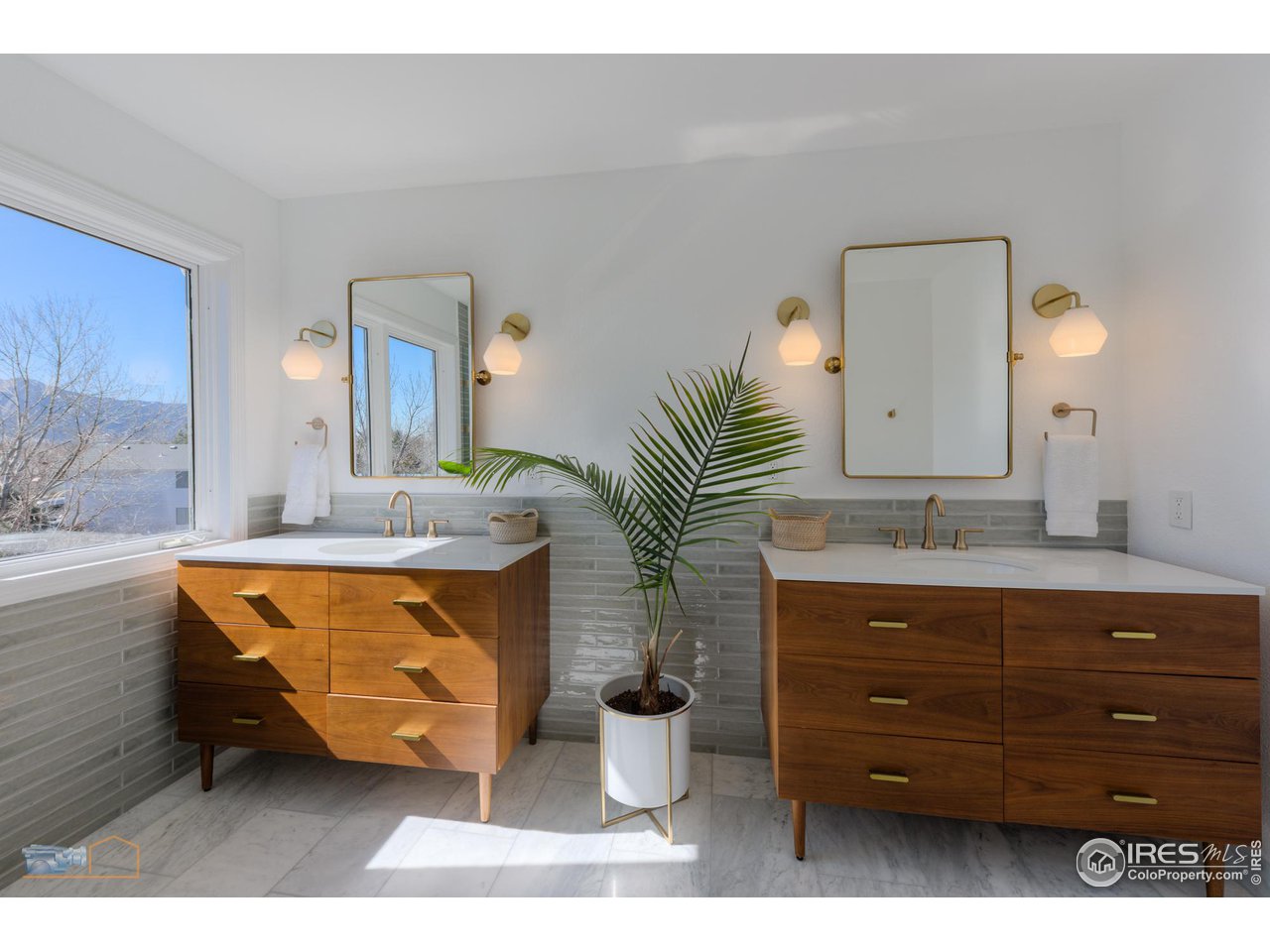 3888 Saint Vincent Pl