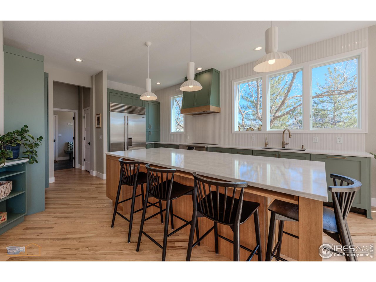 3888 Saint Vincent Pl