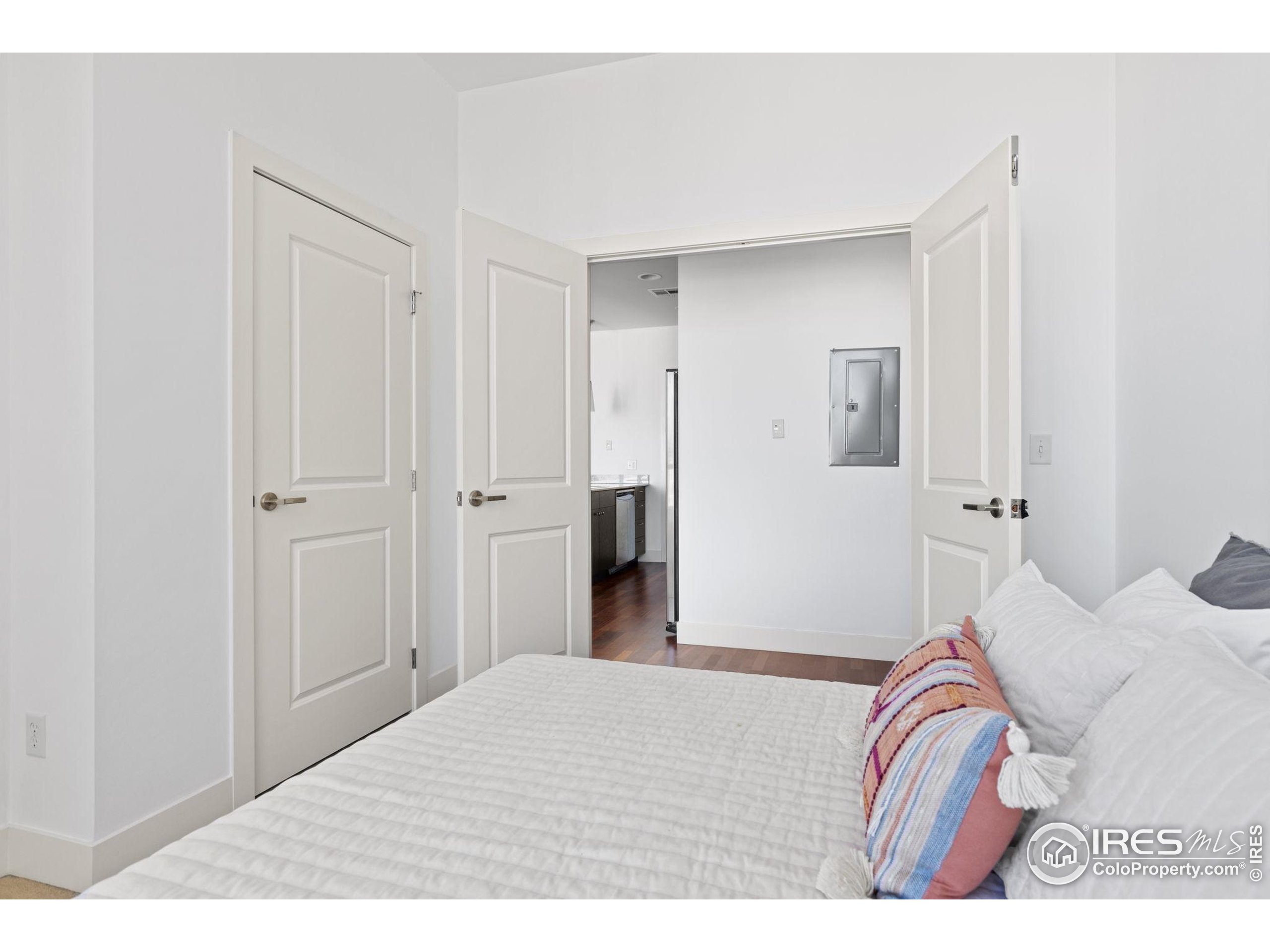 2001 Lincoln St 2113