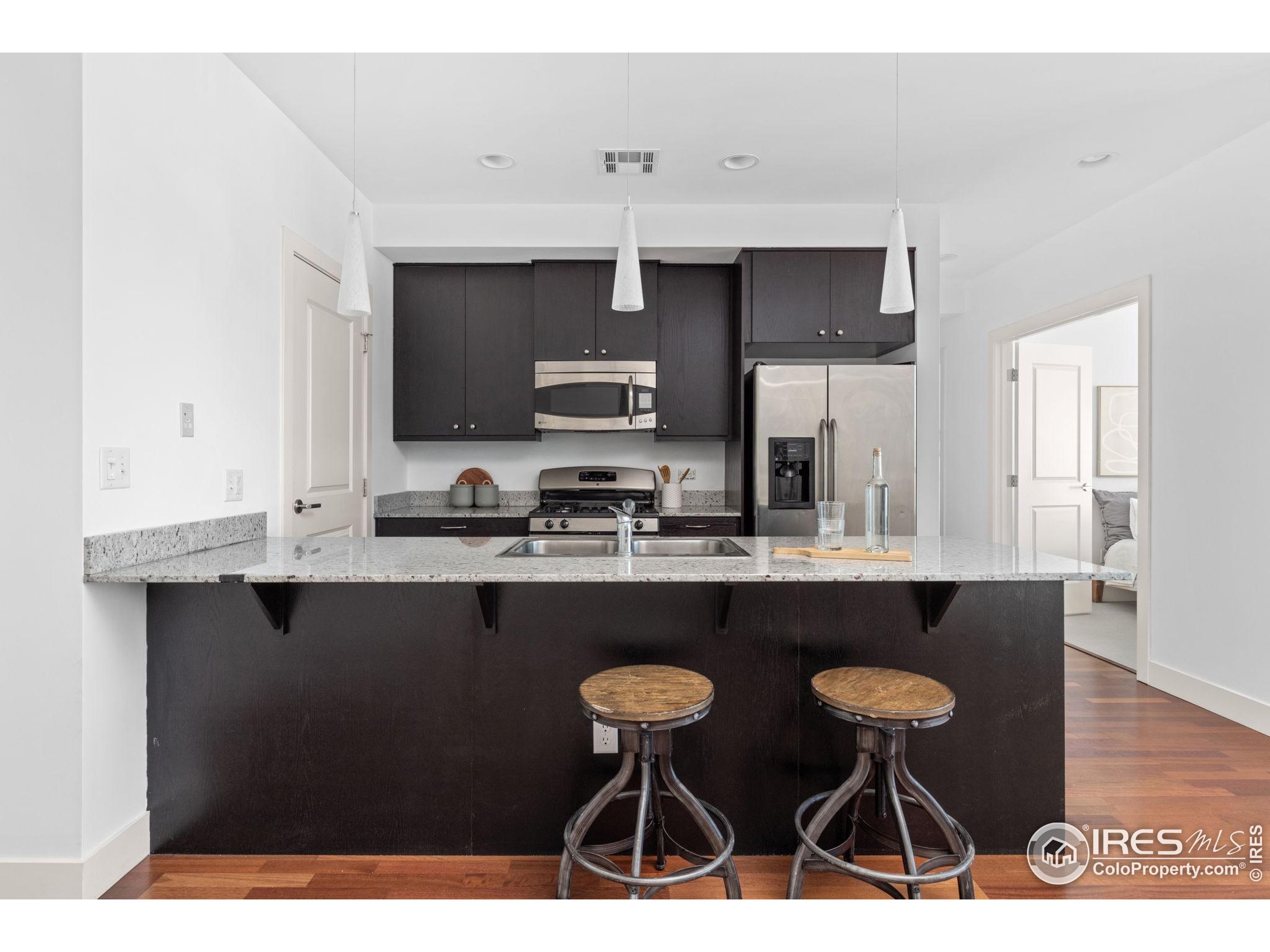 2001 Lincoln St 2113