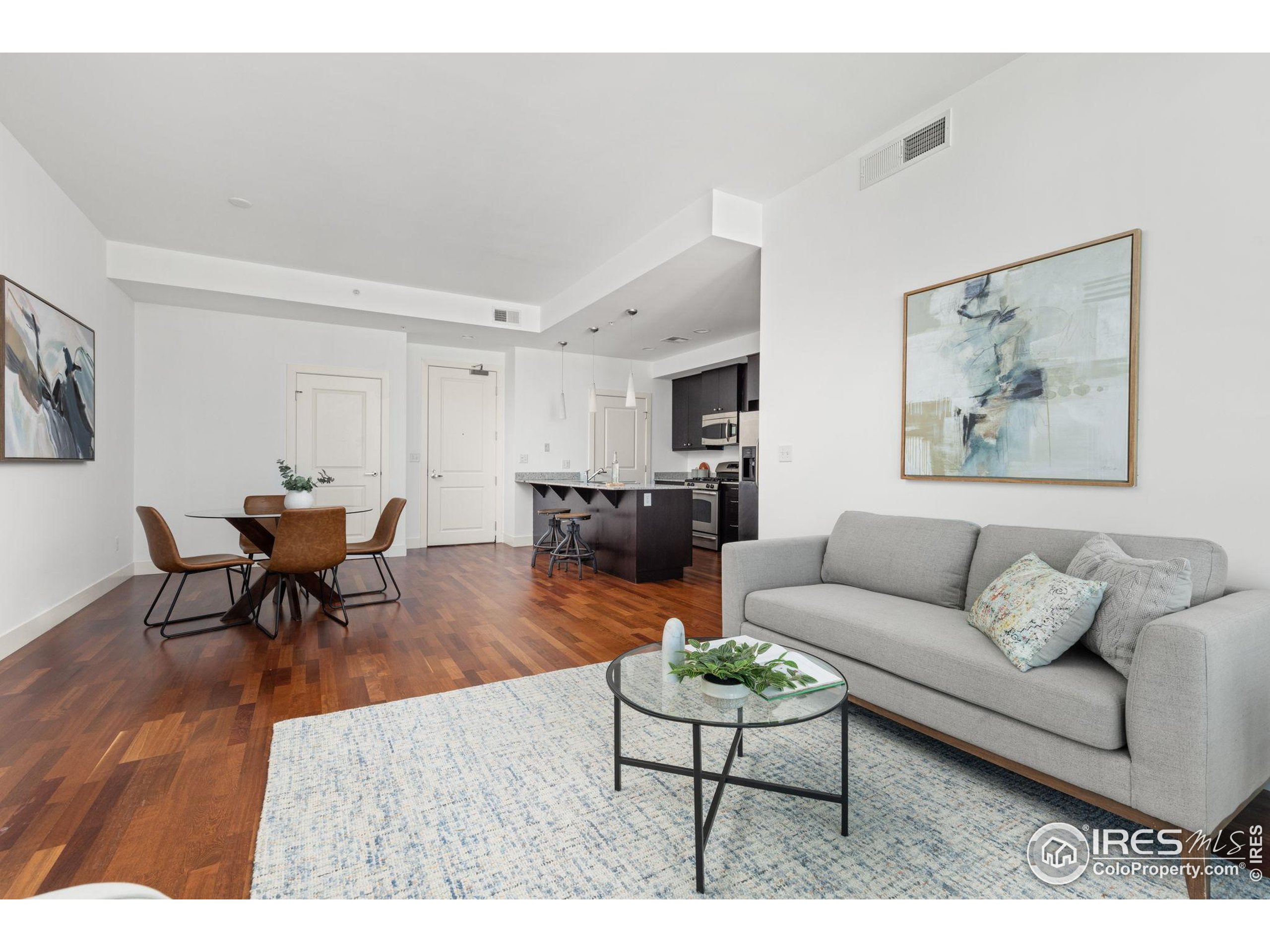 2001 Lincoln St 2113