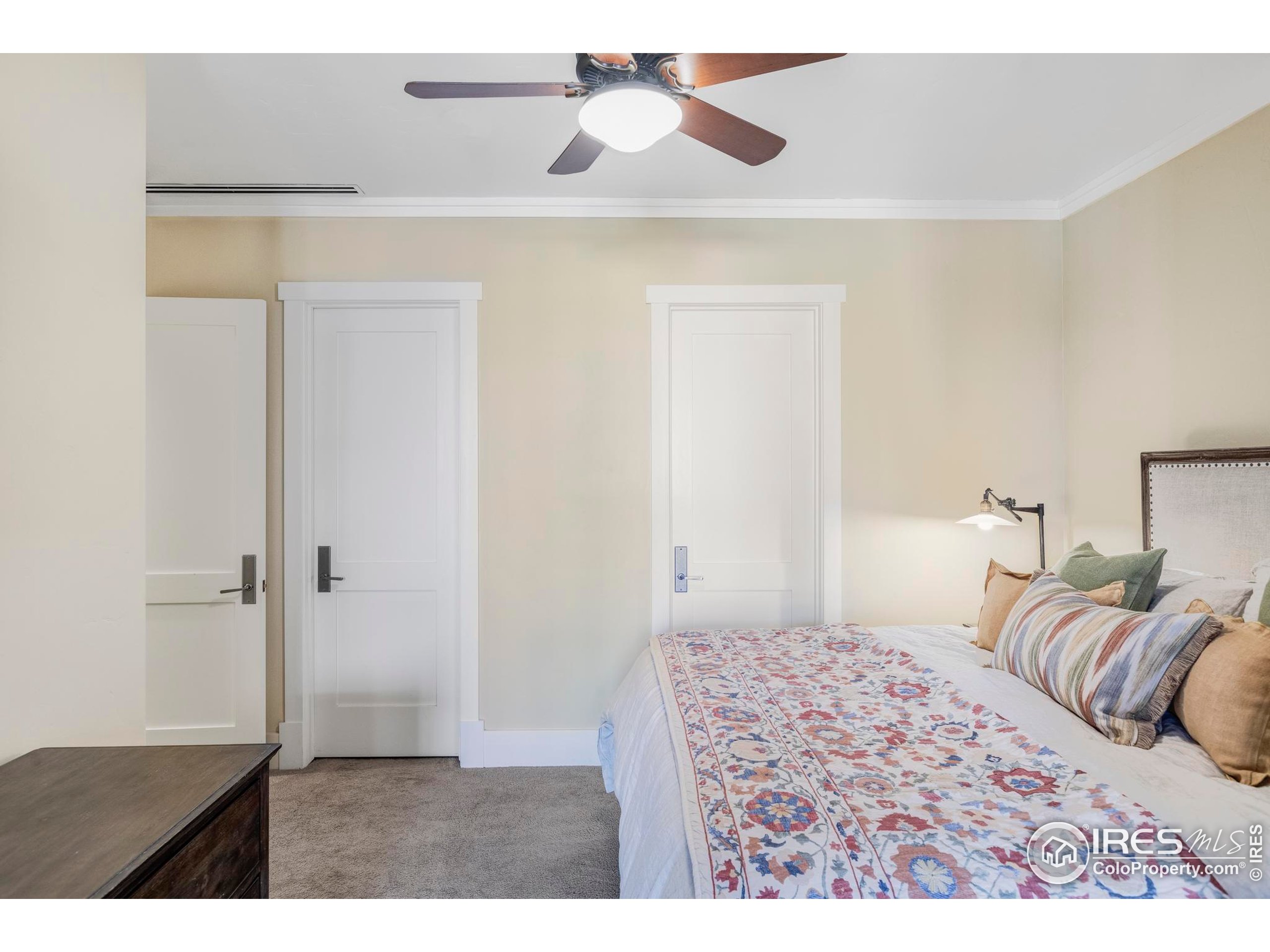 1301 Canyon Blvd 207