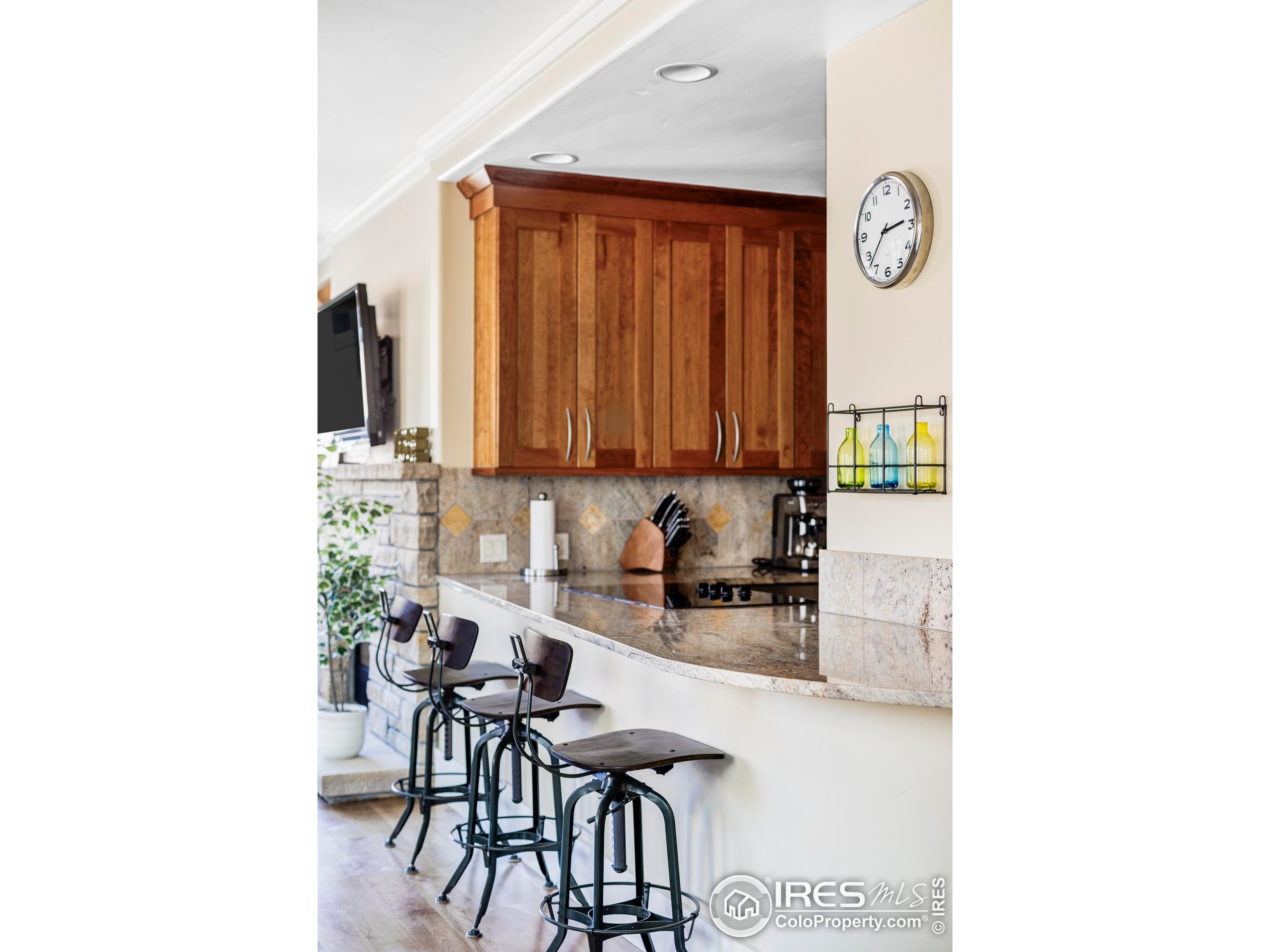 1301 Canyon Blvd 207