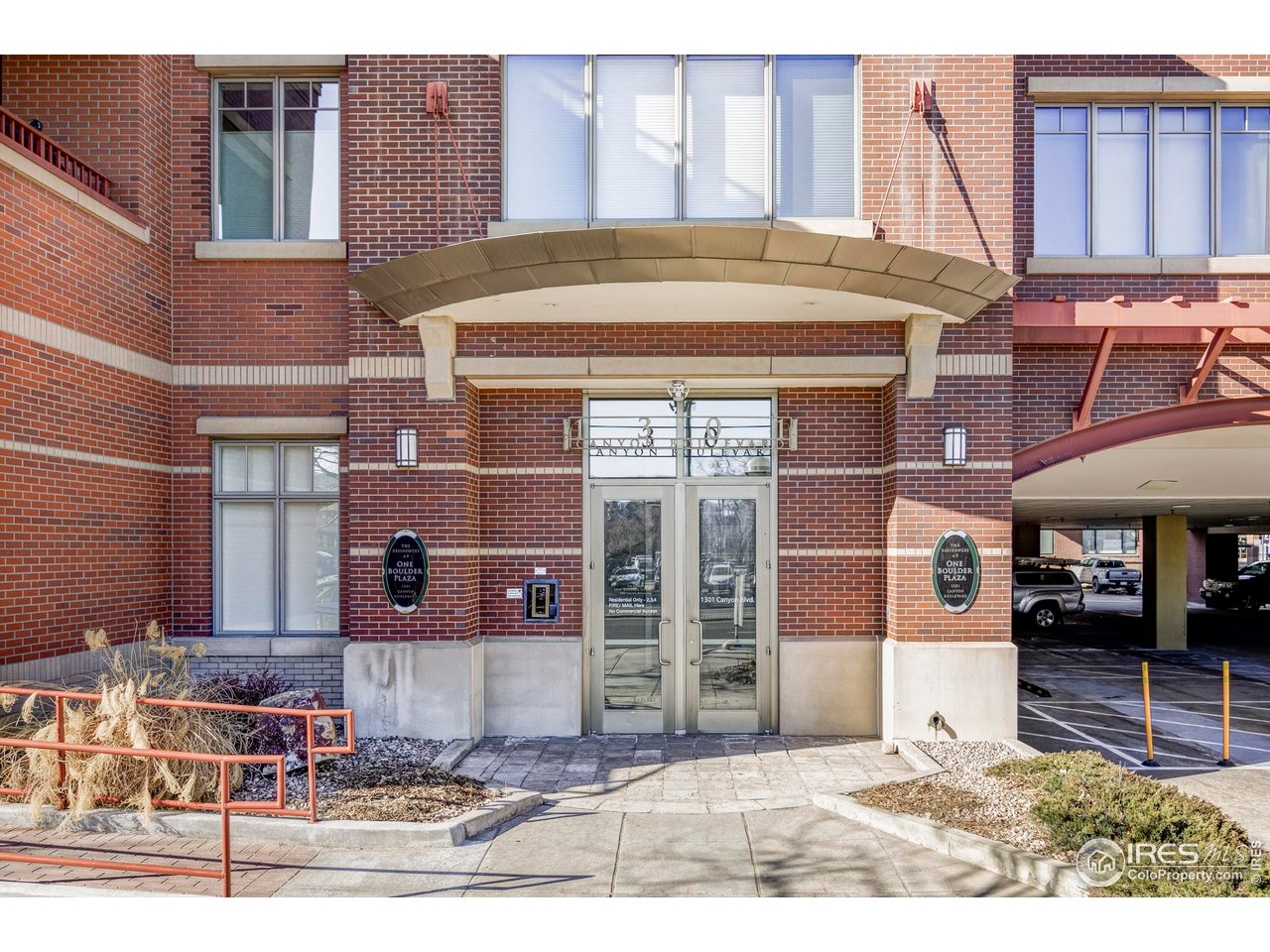 1301 Canyon Blvd 207