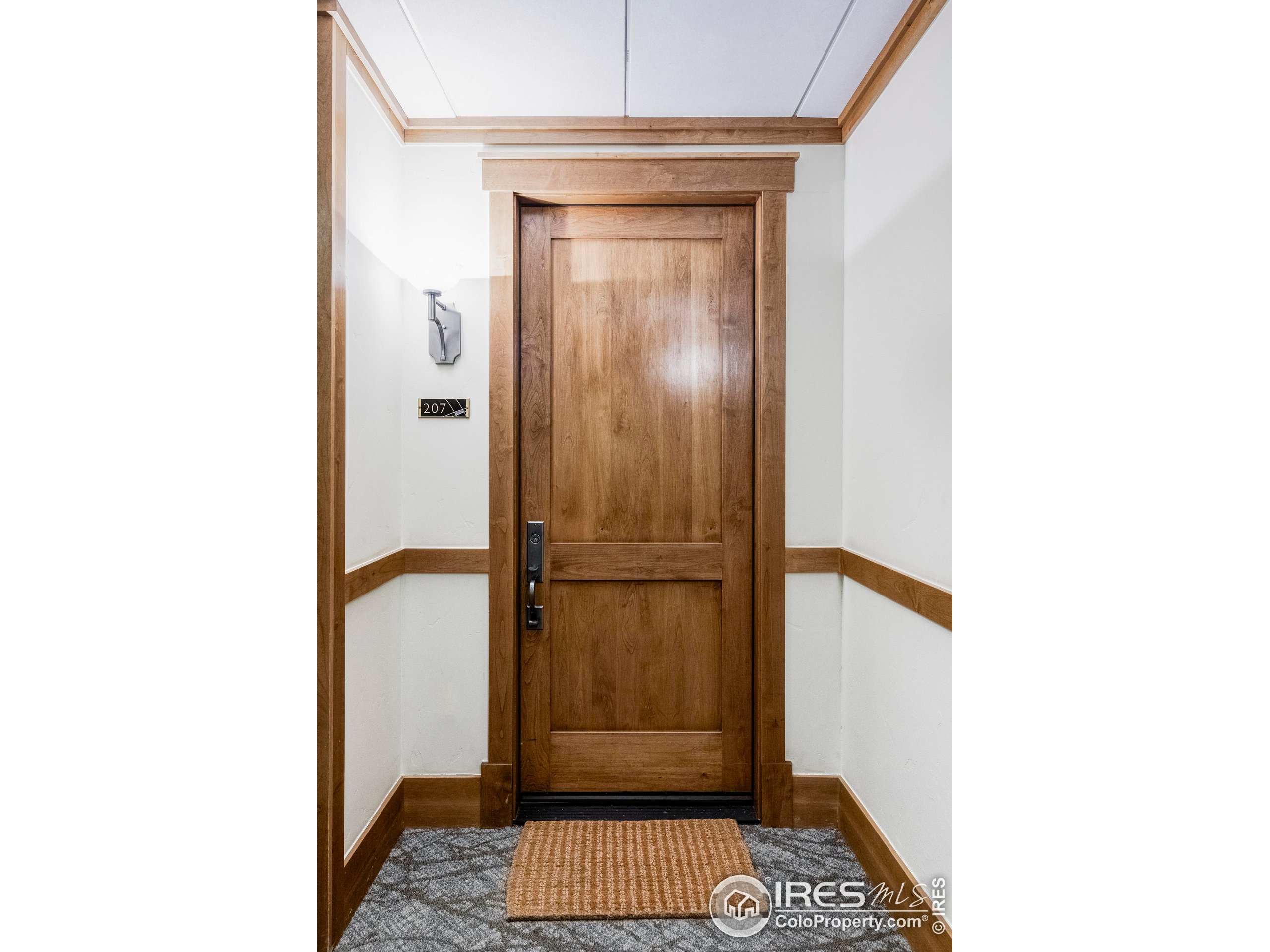 1301 Canyon Blvd 207