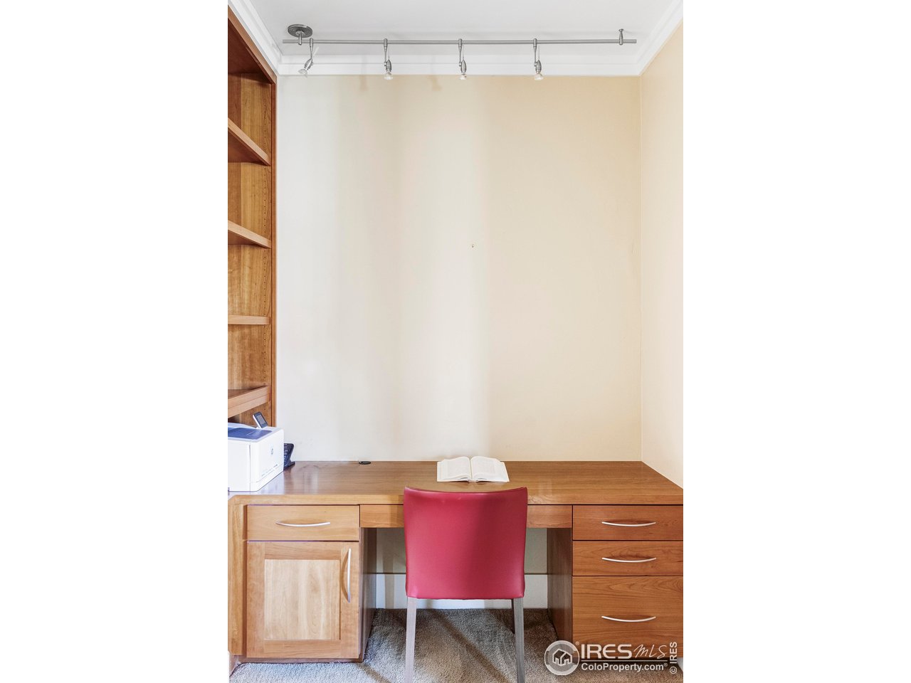 1301 Canyon Blvd 207