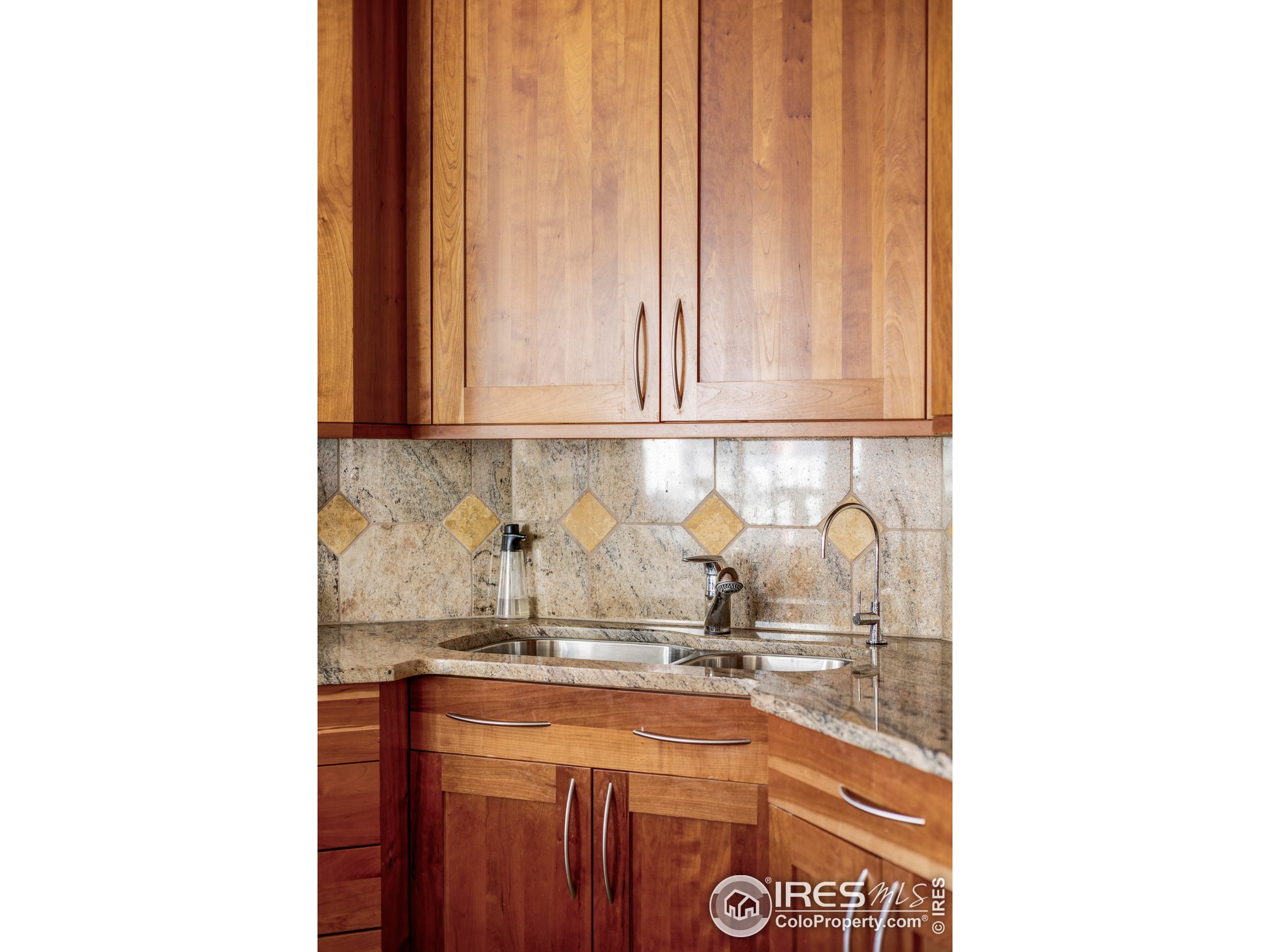 1301 Canyon Blvd 207