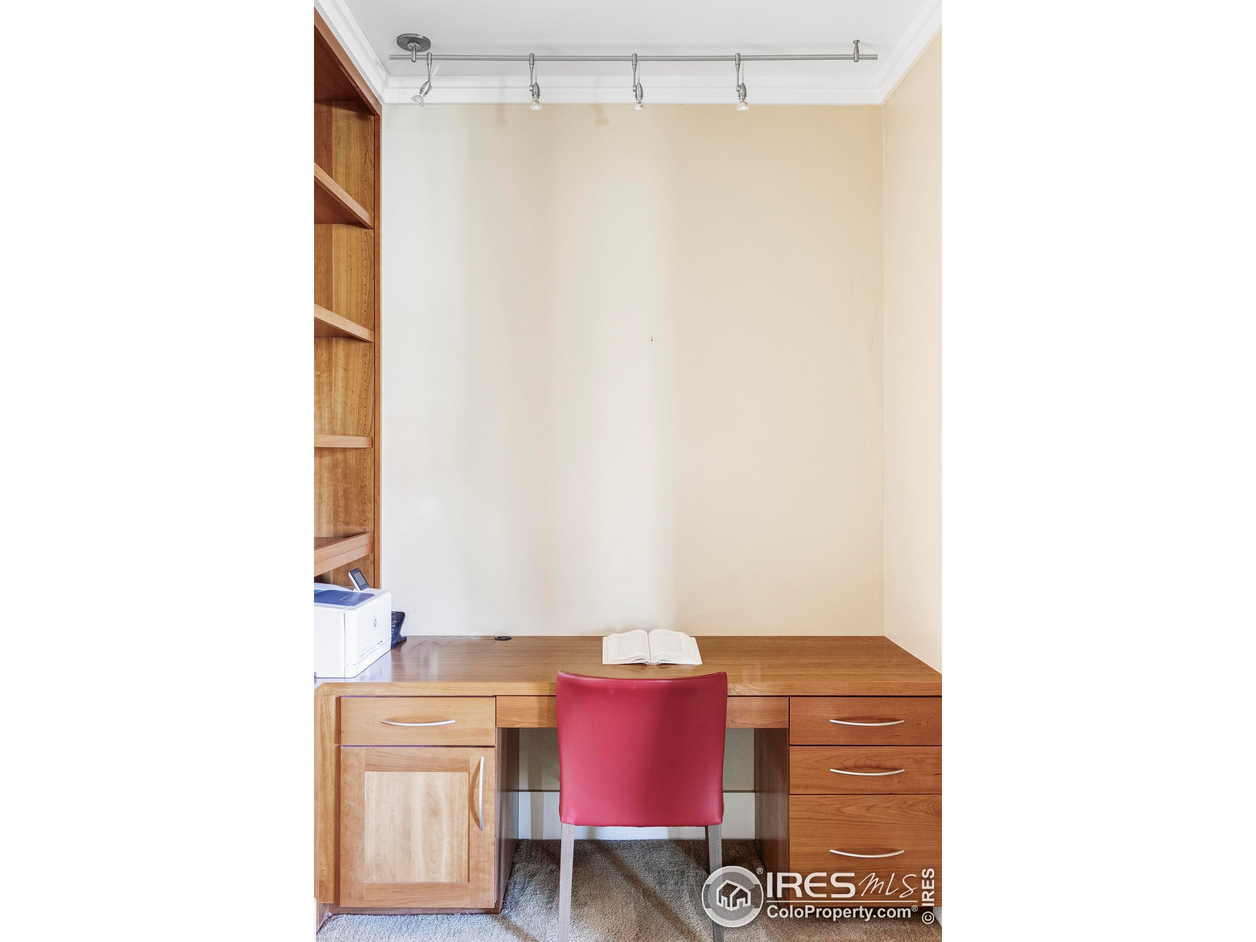 1301 Canyon Blvd 207