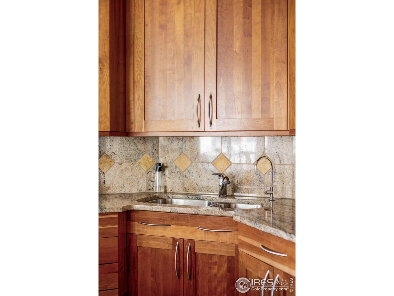 1301 Canyon Blvd 207