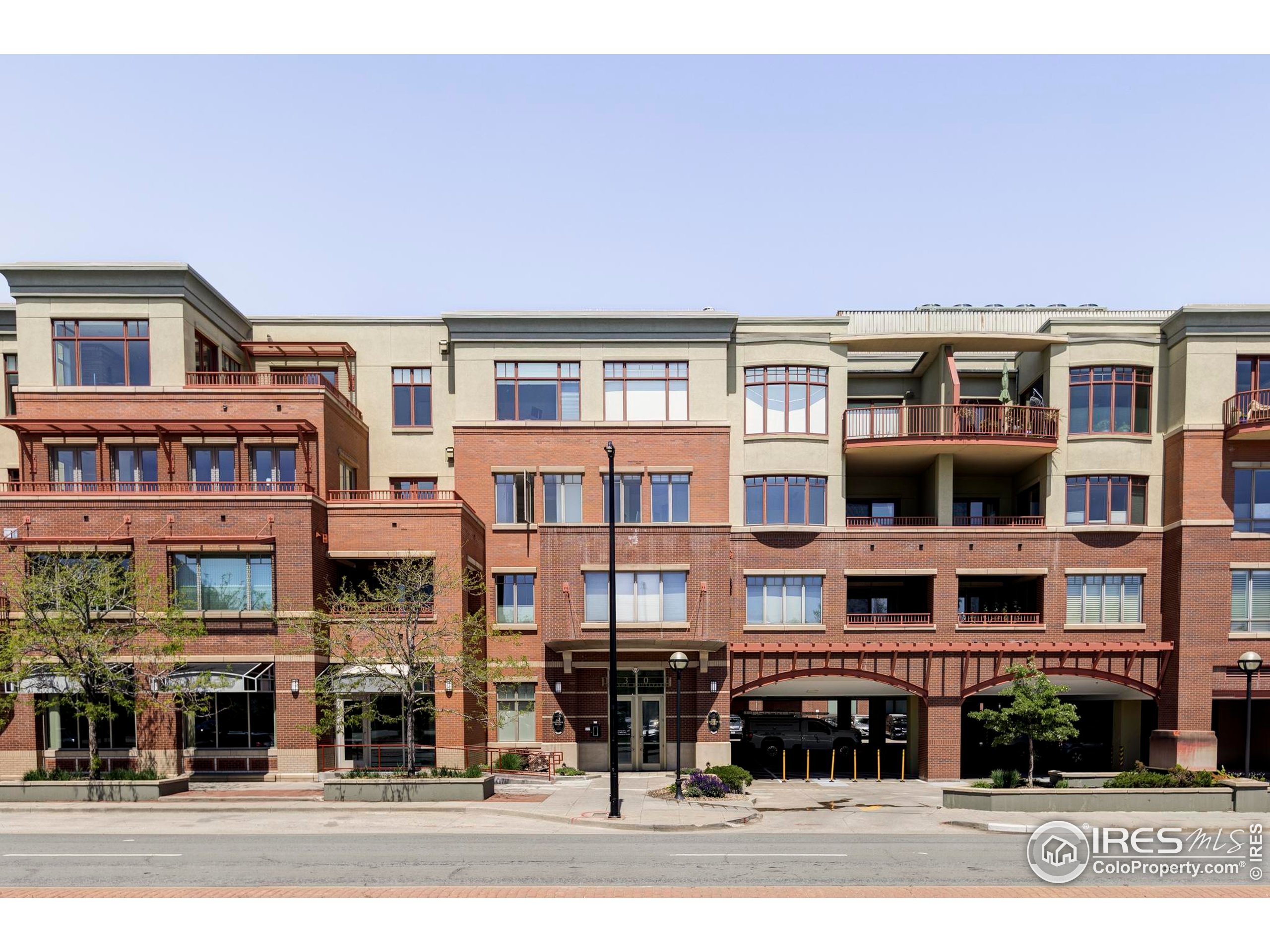 1301 Canyon Blvd 207