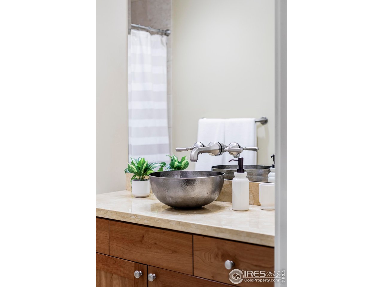 1301 Canyon Blvd 207