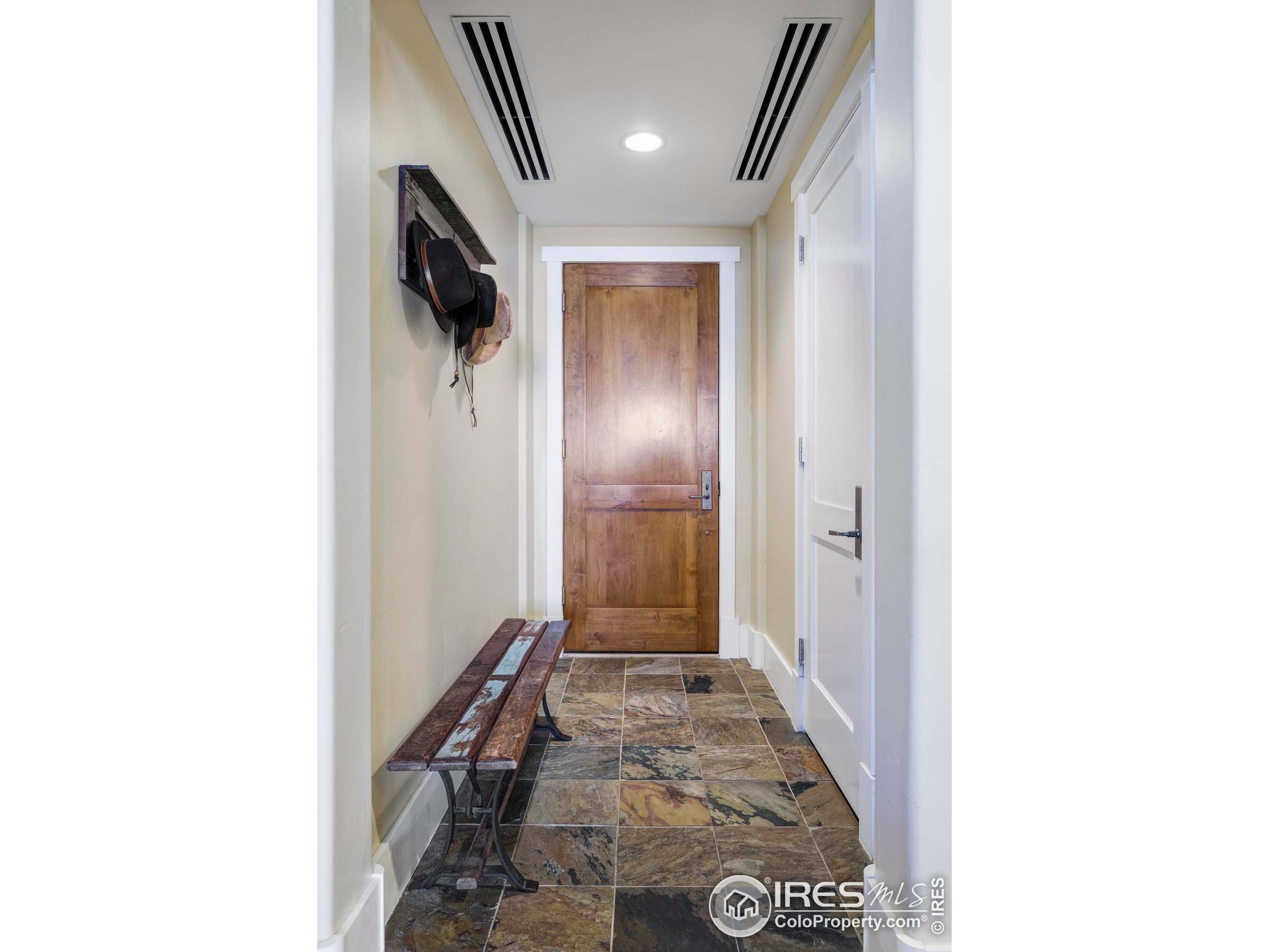 1301 Canyon Blvd 207