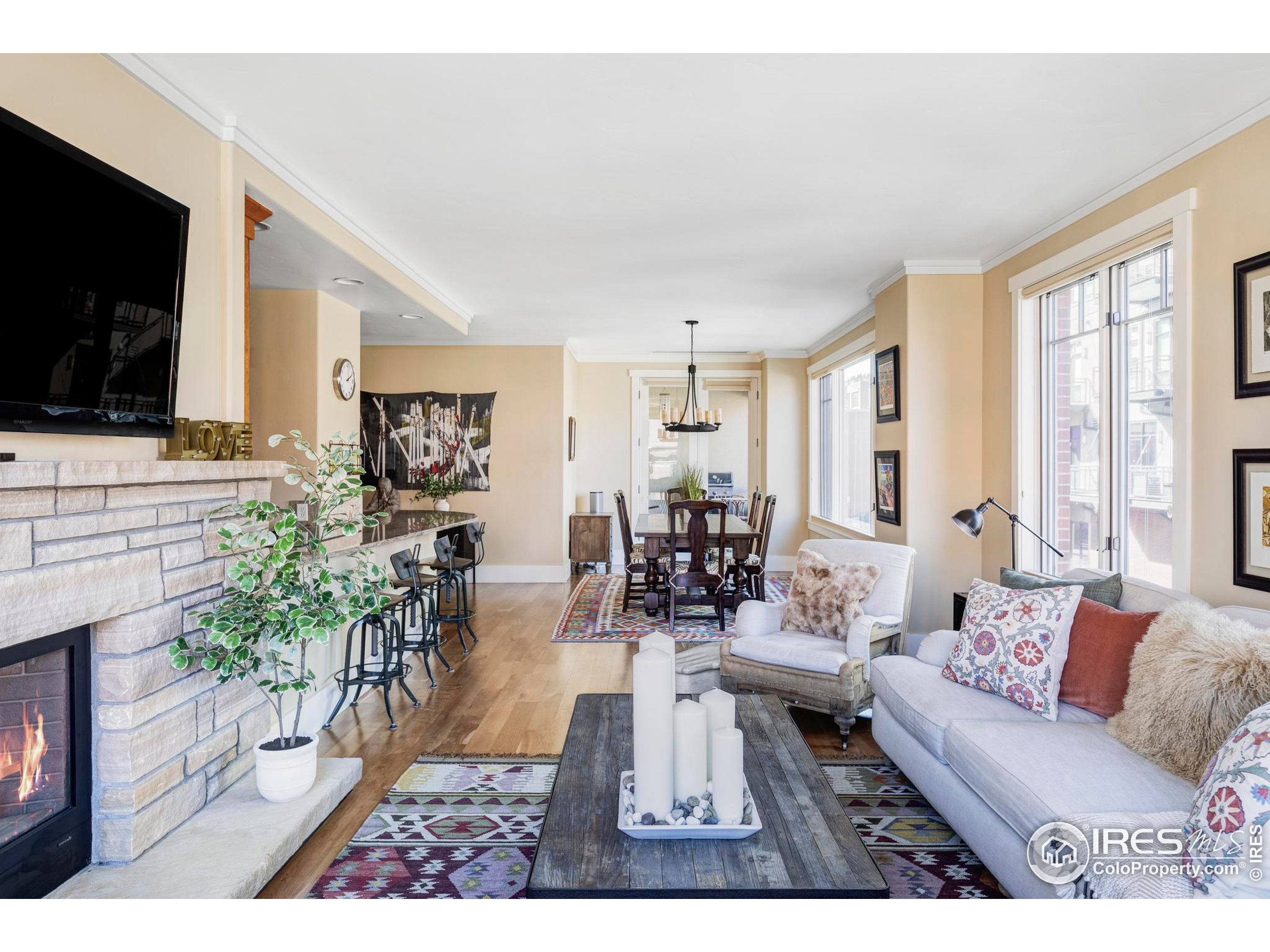 1301 Canyon Blvd 207