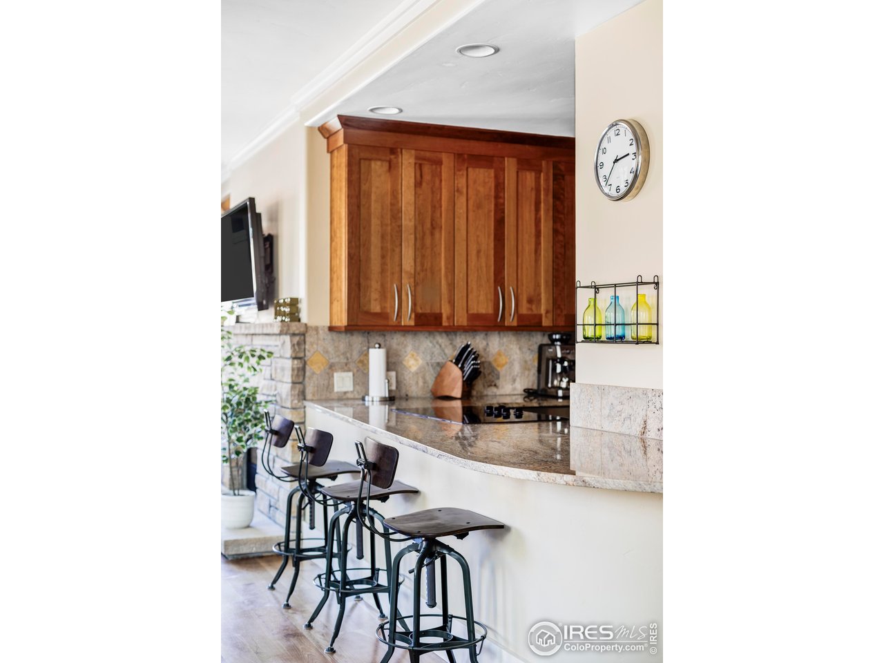 1301 Canyon Blvd 207