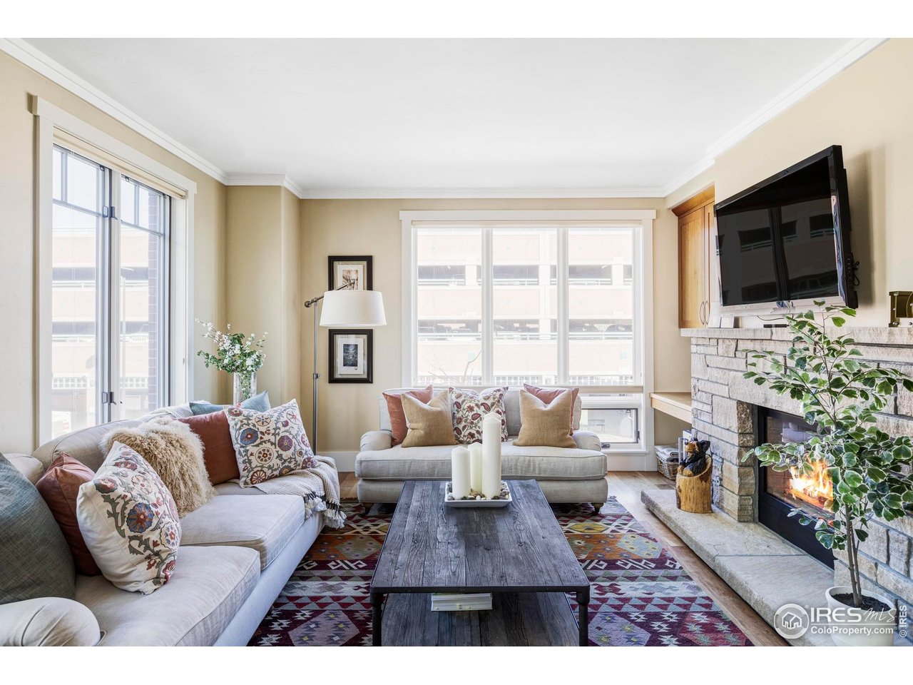 1301 Canyon Blvd 207