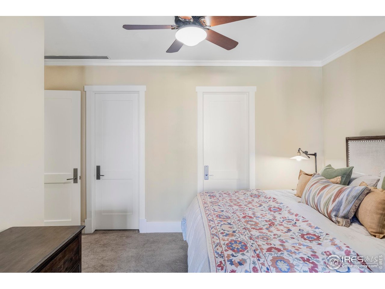 1301 Canyon Blvd 207