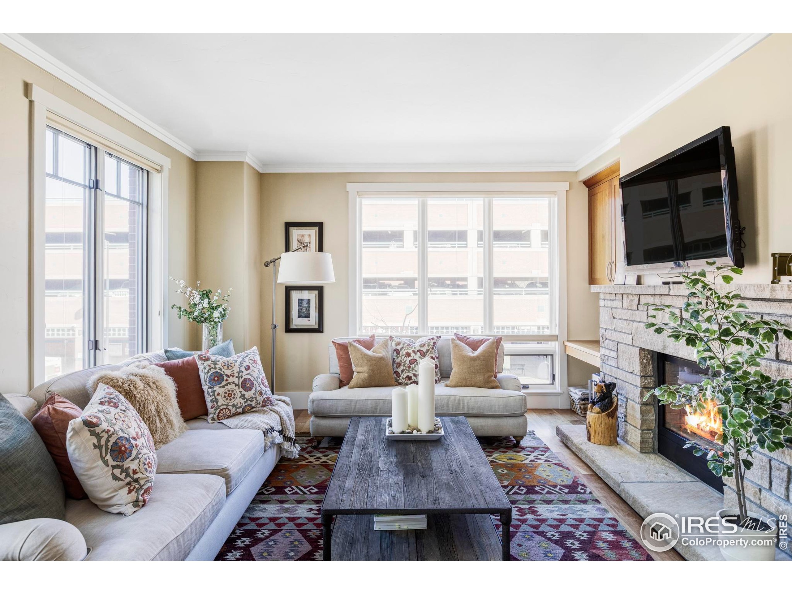 1301 Canyon Blvd 207