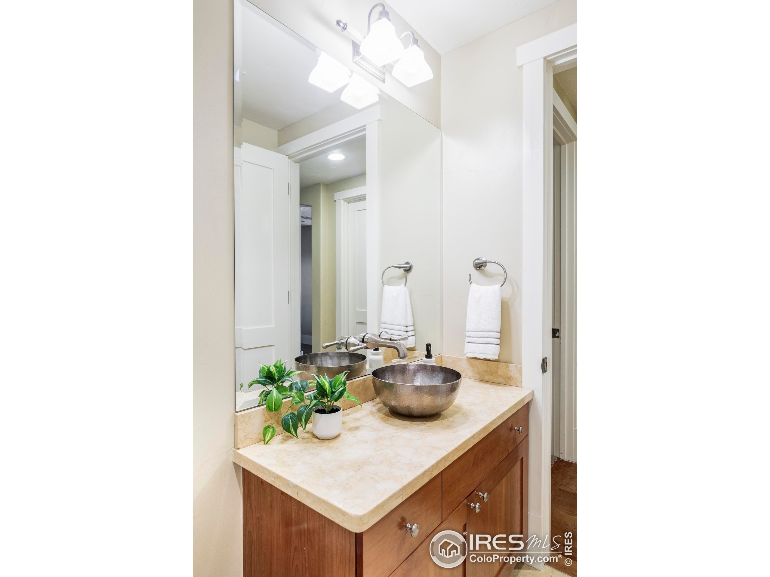 1301 Canyon Blvd 207