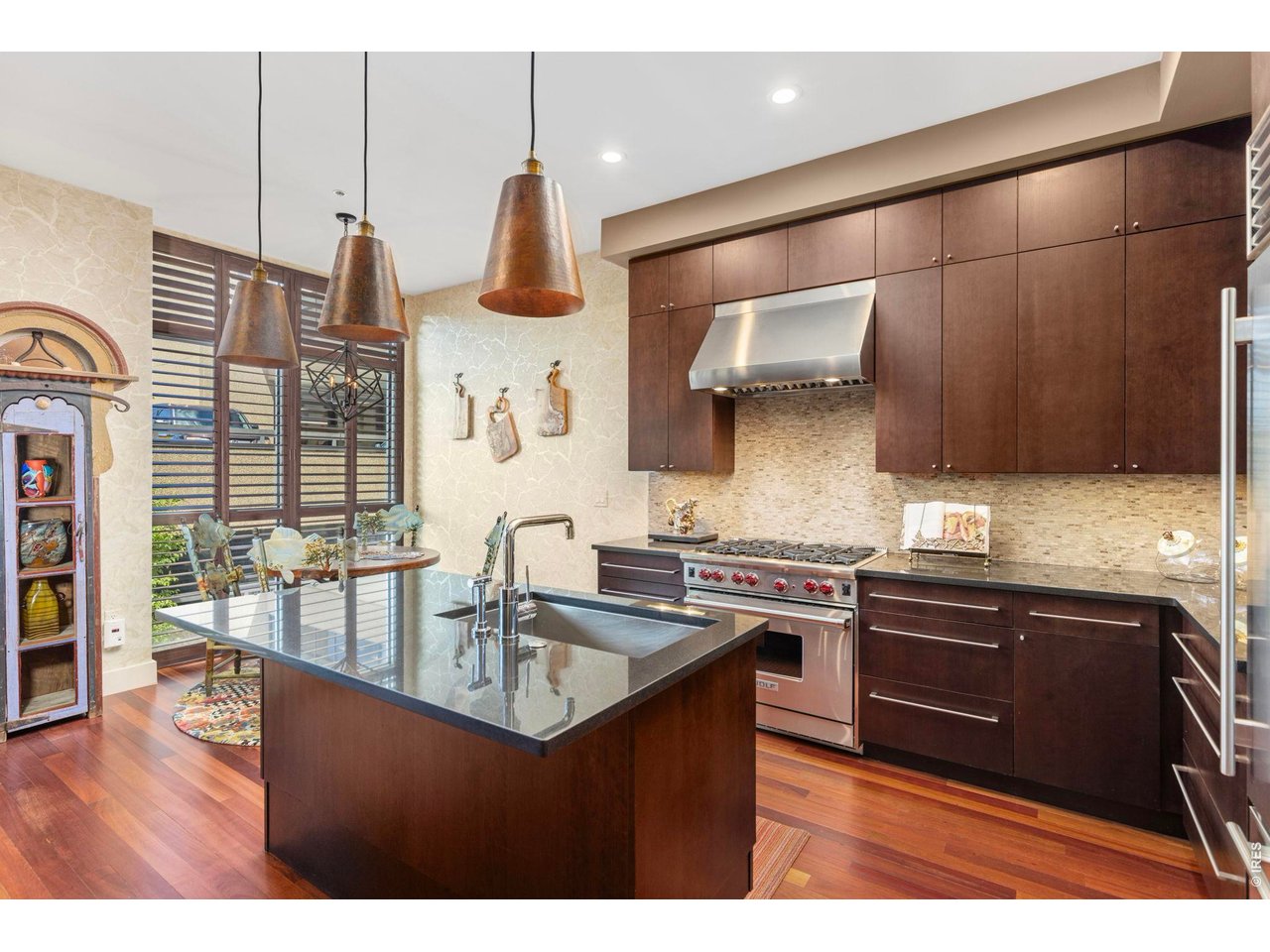 1155 Canyon Blvd 205