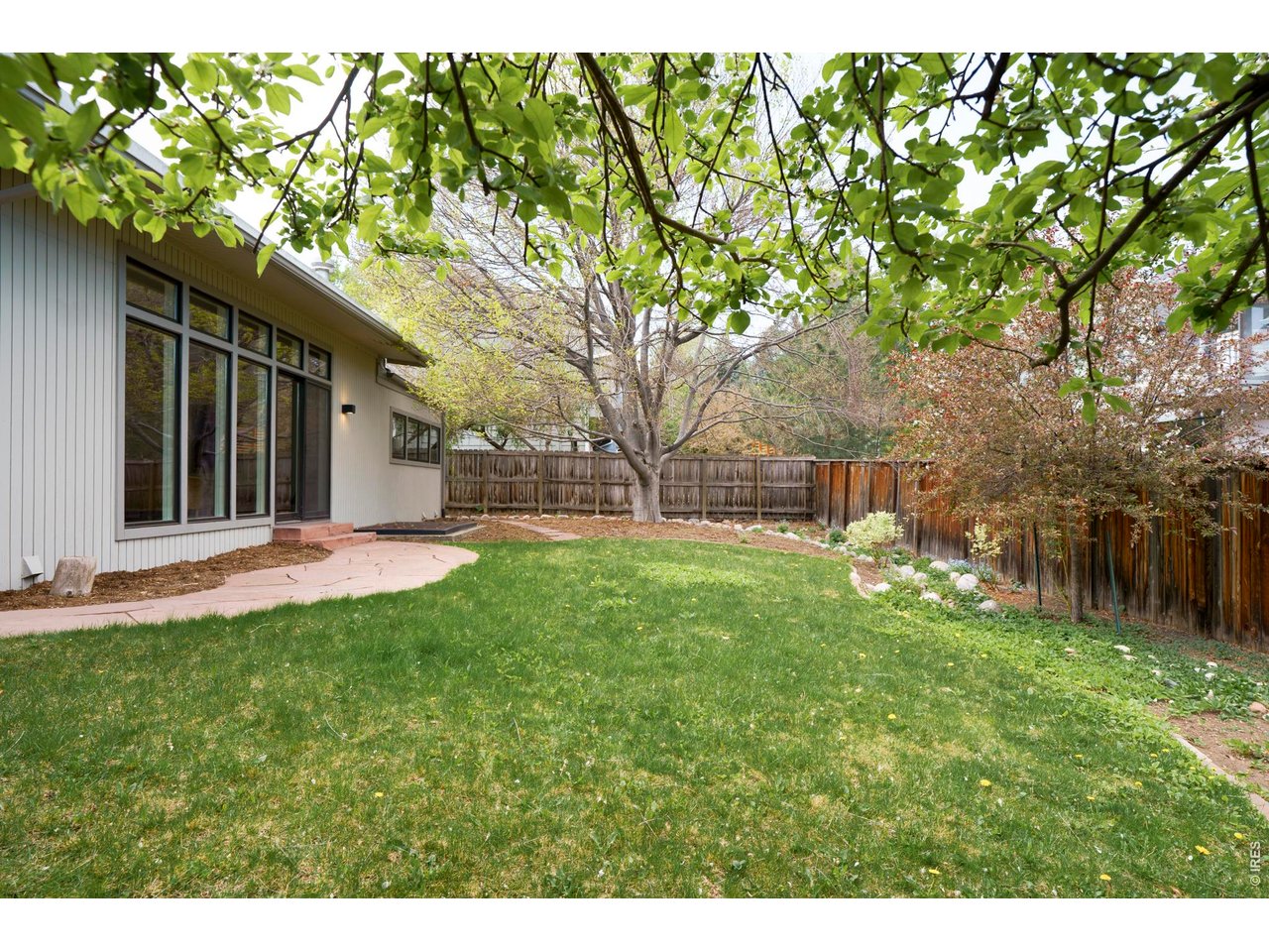 1305 Oak Ct