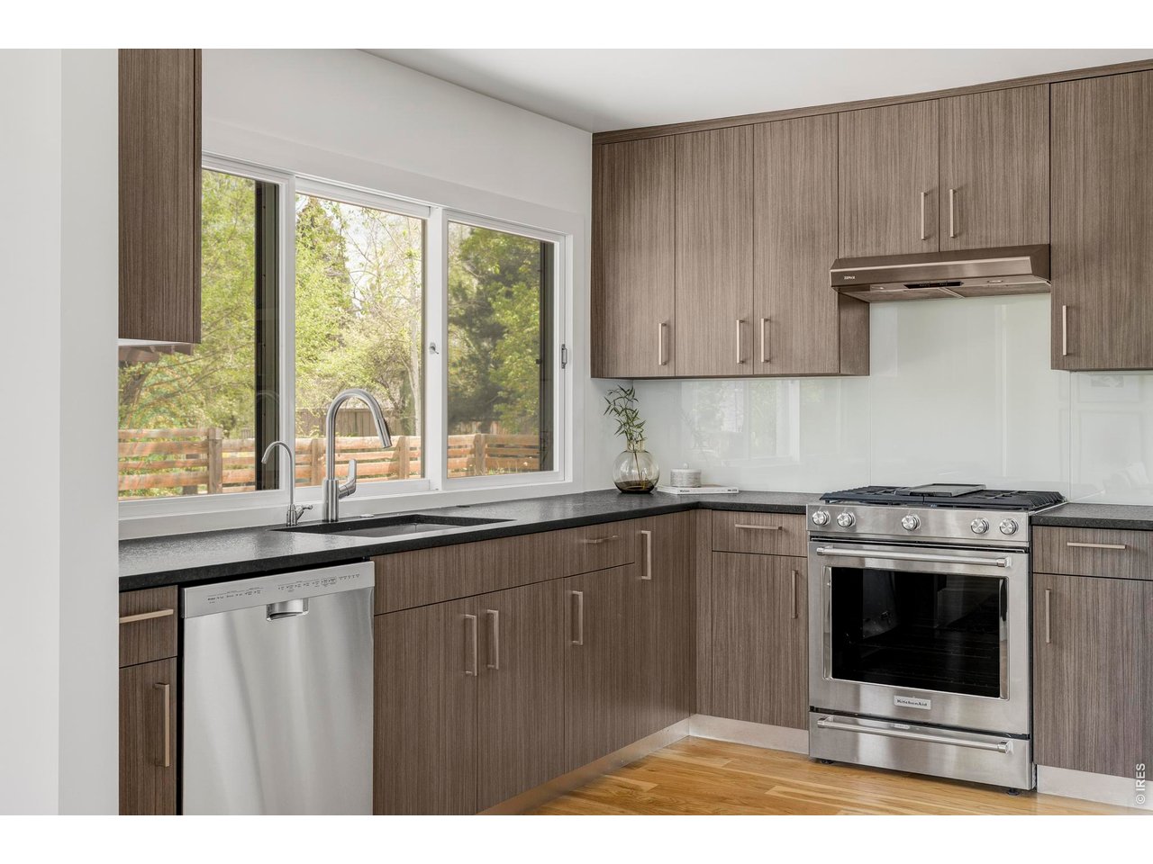 1305 Oak Ct