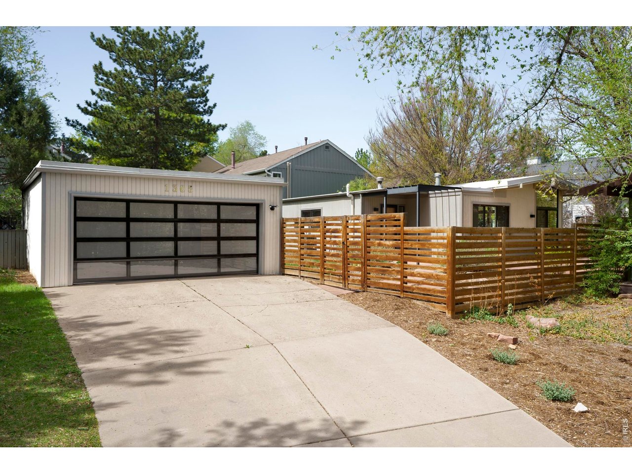 1305 Oak Ct