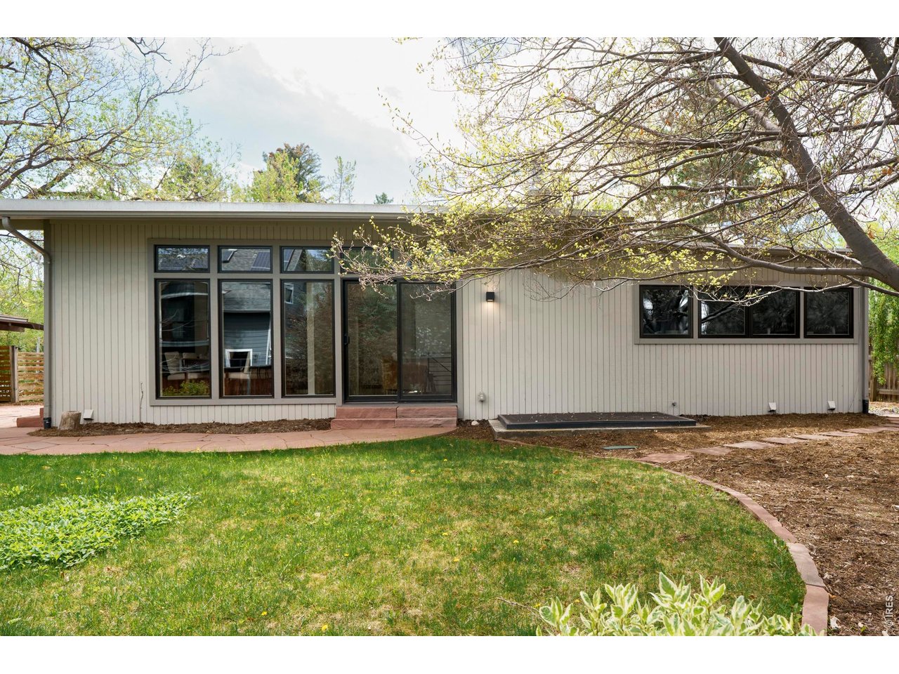 1305 Oak Ct
