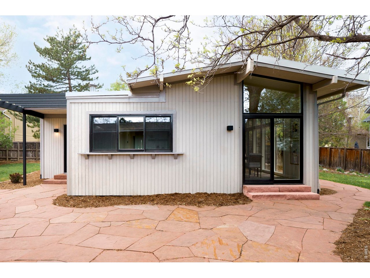 1305 Oak Ct