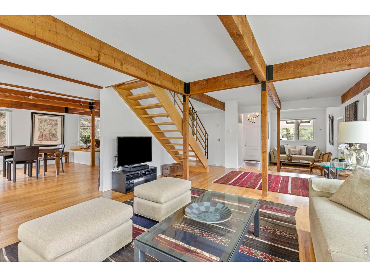 303 Hollyberry Ln