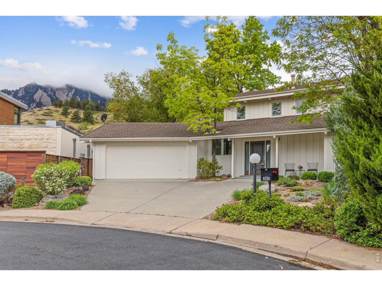 303 Hollyberry Ln